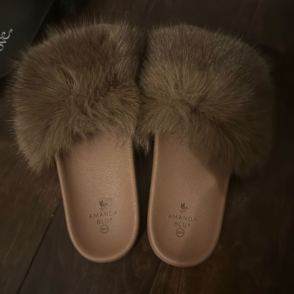 Slippers with fur